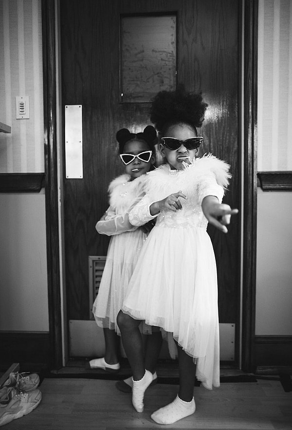 Старшая сестра очаровательных близняшек 😌