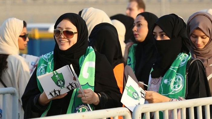 Suudi Arabistan'da Bir İlk Yaşandı! Suudi Kadınlar İlk Kez Stadyumda Maç İzledi