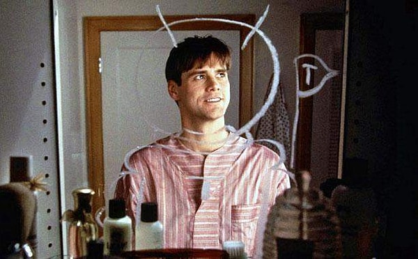 2. Из какого фильма с Джимом Керри эта сцена?