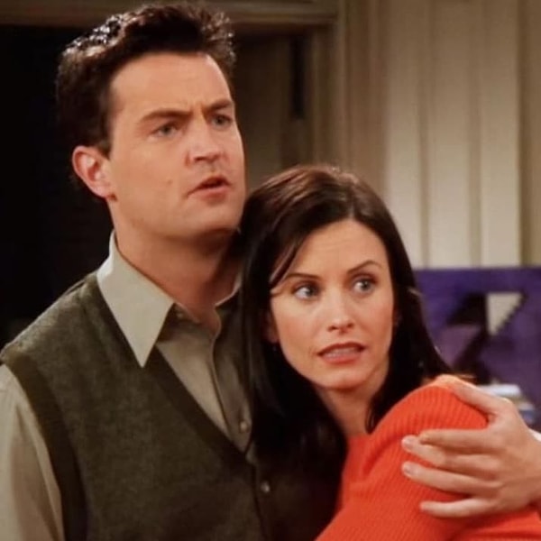 9. Почти что каждый имел отношения или интрижку с членом семьи одного из *друзей* на протяжении сериала