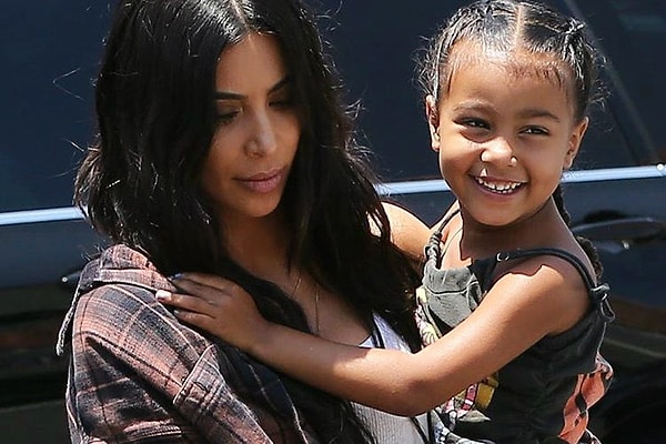 8. Ким и Канье еще не решили, как назовут малышку, но мы уверены, что имя будет грандиозным.