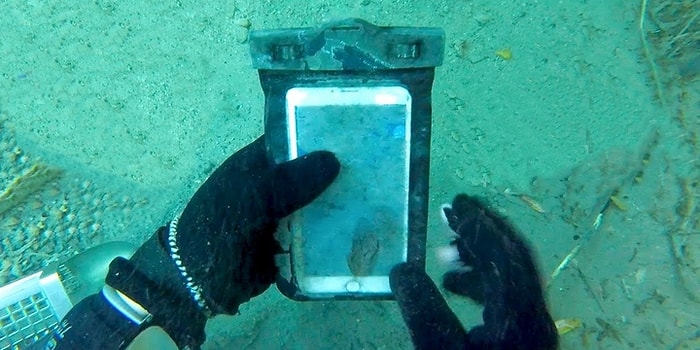 Su Altı Dedektörüyle Arizona Şelalesi'nde Tüplü Dalış Yapan Adam 9 Aydır Kayıp Olan Telefonu Buldu