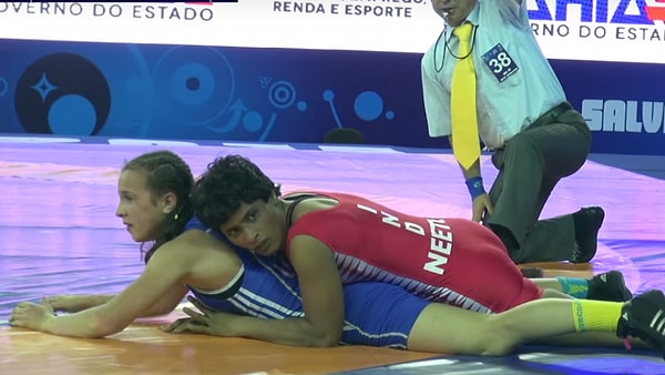 Жители деревни поздравили её. И те, кто когда-то не верили в её успех, теперь обратились с просьбой тренировать их дочерей.