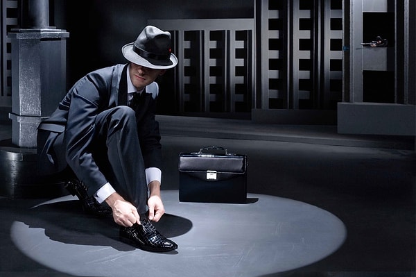 8. Имеют ли право спецслужбы мониторить личную переписку человека?