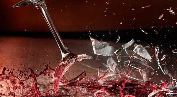 13. Стеклянный бокал можно разбить голосом.