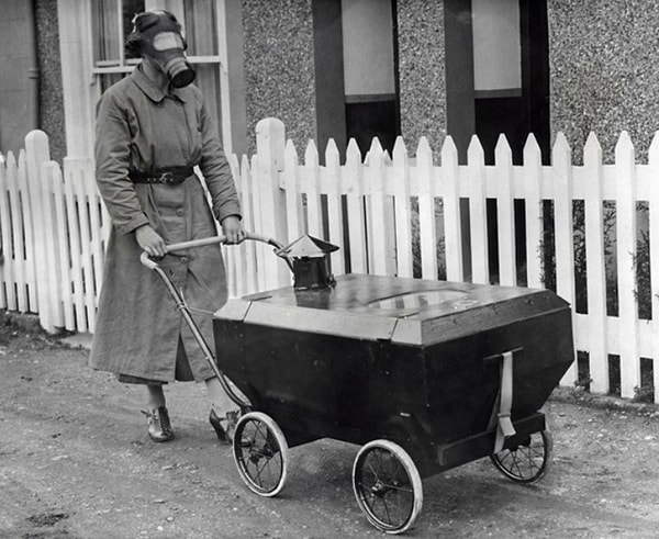 1. Детская коляска с противогазным кузовом