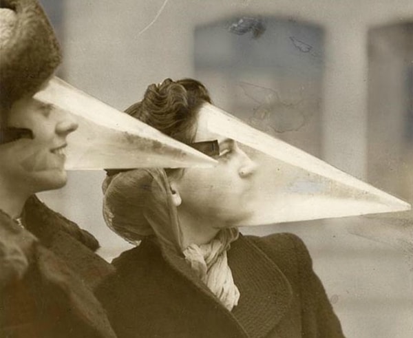 4. Конусные маски были в моде и должны были защищать лицо от снега и дождя