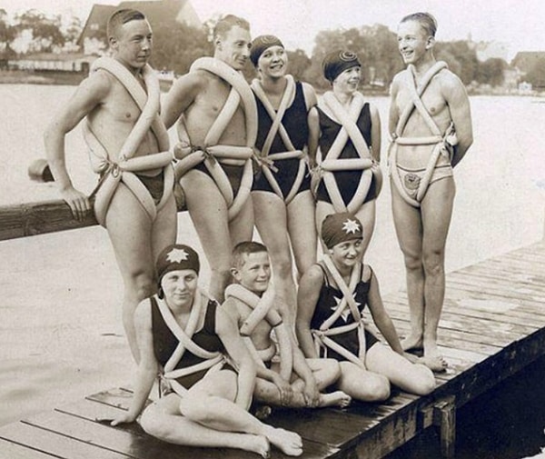 17. Резиновый спасательный жилет