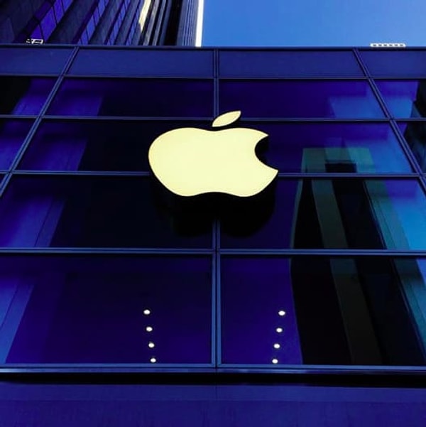 6. "Сотрудники Apple никогда не попытаются продать вам дорогие товары или те товары, в которых вы не нуждаетесь"