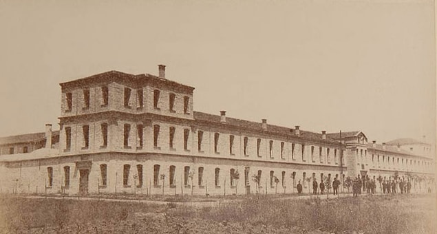 1842: İlk 'Baytar Mektebi' açıldı.