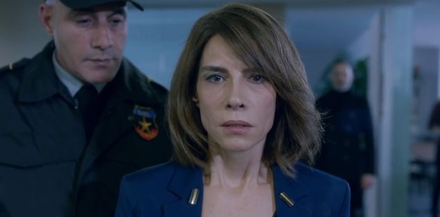 Duru'ya bu kararı verdirenin Eti olduğunu düşündüğü için onu hayatından kovdu: "Sen benim için artık yoksun Eti, ölüsün."