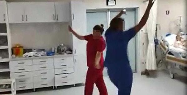 Yoğun bakımda çalışan iki hemşire hastaların bulunduğu odada müzik açarak göbek attı.