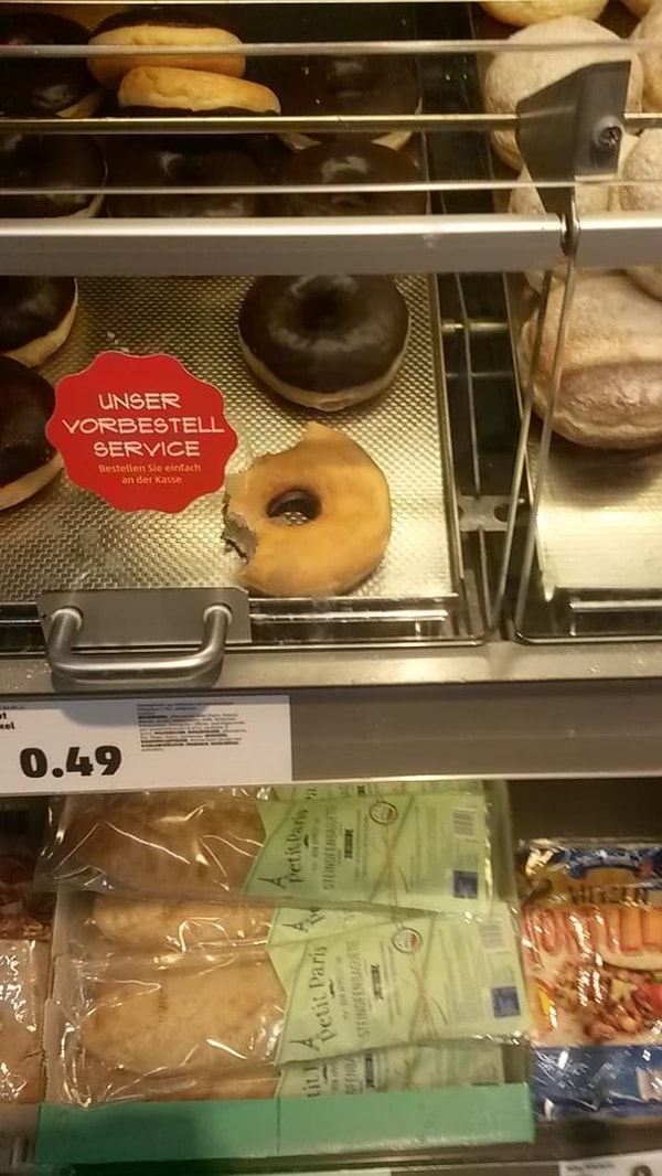 3. Или вот это. Как вообще можно так поступать? Вы же наверняка видели такое в магазинах. Что в голове у этих людей?