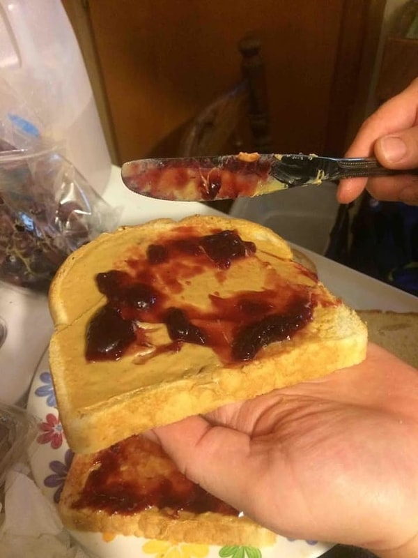 6. Как вообще можно есть бутерброд с арахисовым маслом и джемом? Фу...