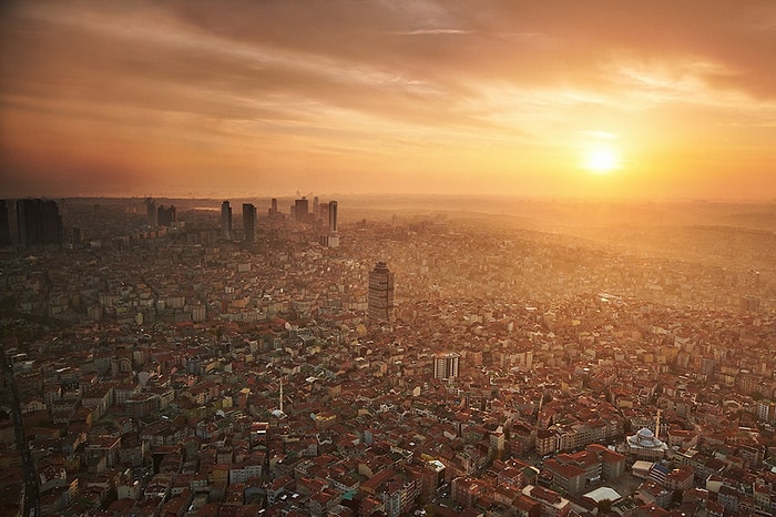 Kar Yağsa Düşecek Yer Yok! Sosyal Medyada Paylaşılan İstanbul'un 'Beton Örtüsü' Fotoğrafı Gündemde