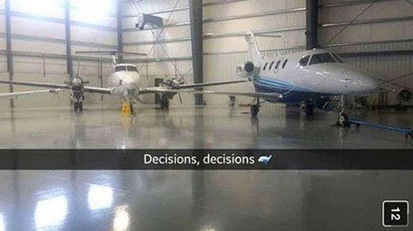6. Приходится решать, на каком именно самолете лететь в Европу