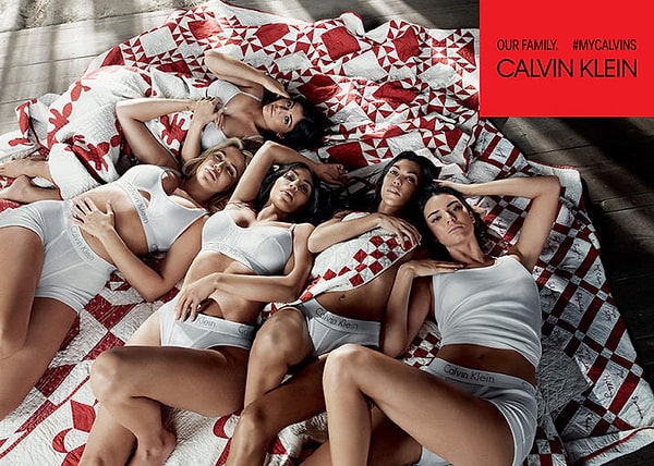 Не тут-то было! Кайли для рекламы решила не раздеваться.