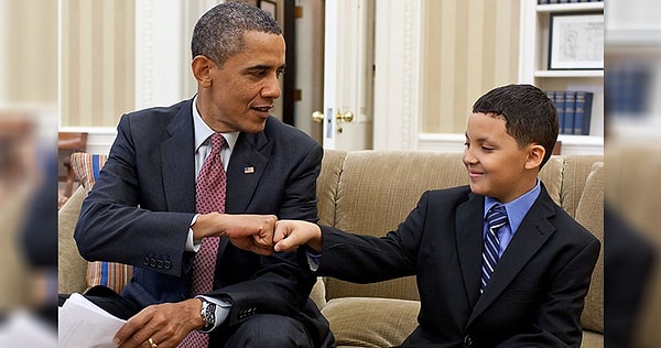 4. Удар кулаками происходит из среды профессиональных боксеров