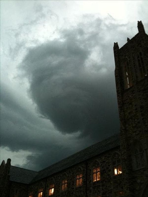 9. О, привет, Канзас! Кажется, что если присмотреться, то можно даже заметить домик Элли