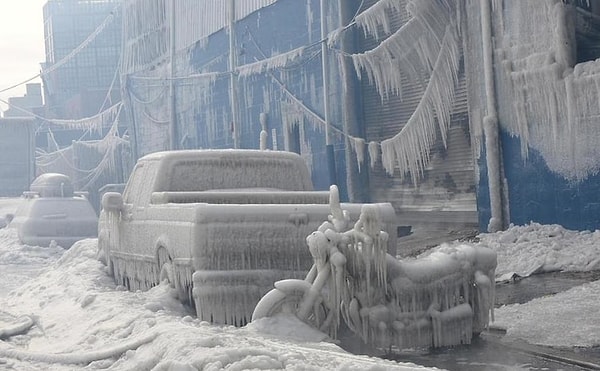 18. Думаете, это дворец Эльзы? Вообще-то вы видите на фото Нью-Йорк...