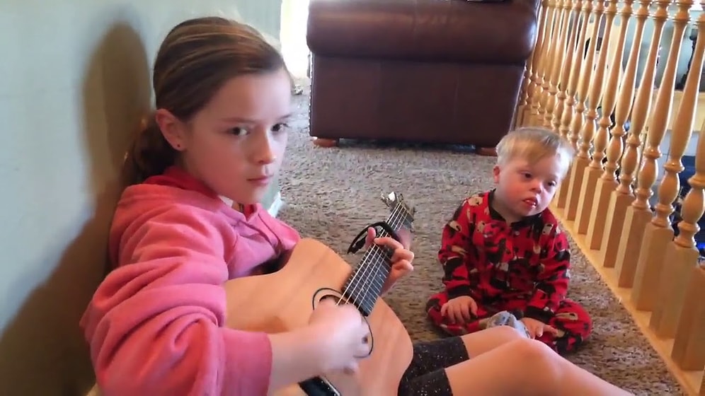 Müziğin Gücüyle Yeni Kelimeler Öğrenen Down Sendromlu Ufaklık