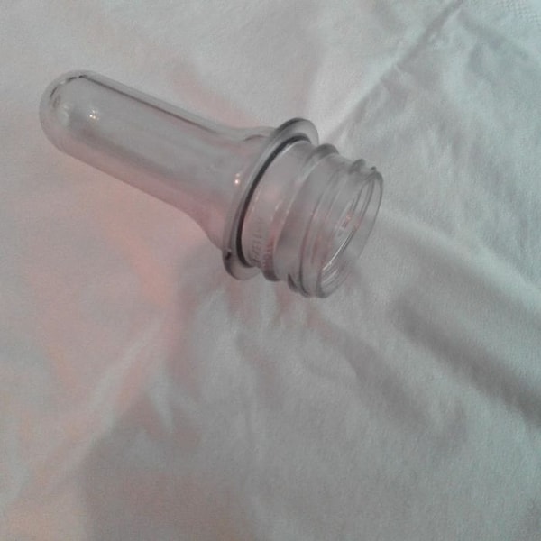 20. Бутылка воды на заводе ещё до раздутия