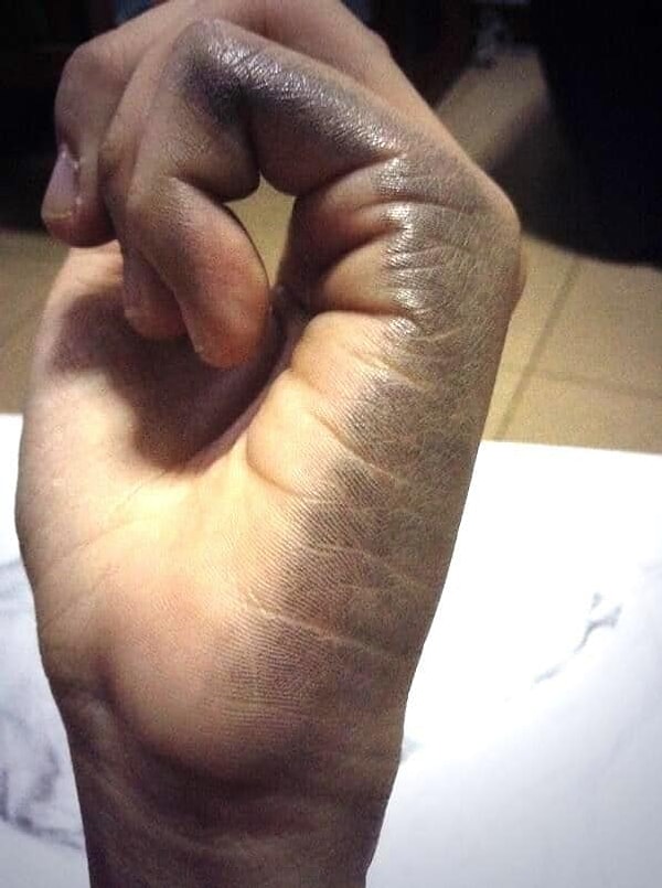 4. А рука так: