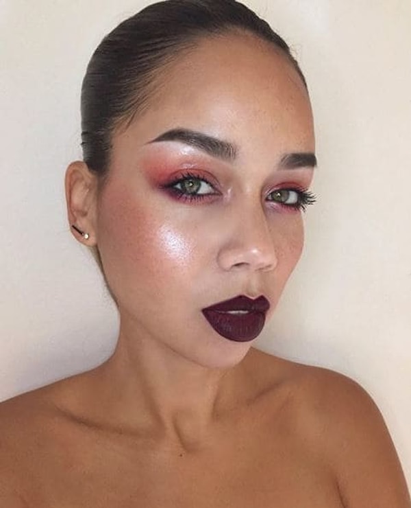 8. Бордовый макияж