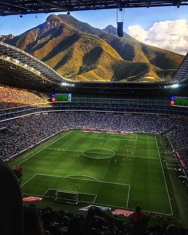 12. Biz evimize deniz manzarası ararken Meksika'daki Monterrey Stadyumu'nun manzarasına ne demeli?
