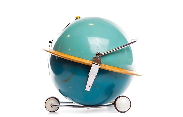 2. Пылесос "Сатурн"