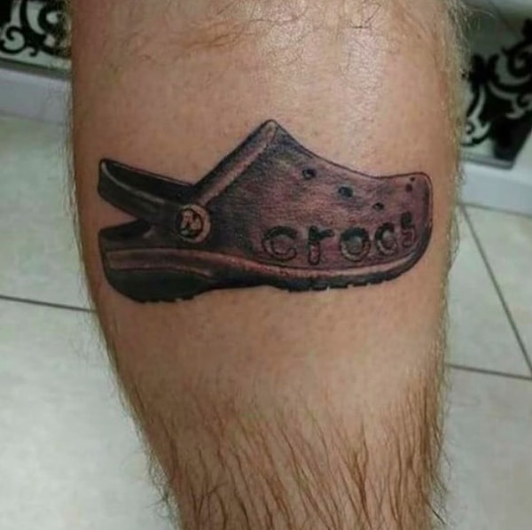 11. А вот еще один любитель, но уже не конверсов, а кроксов