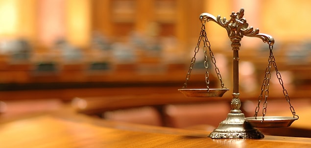 Memur, kendisine açılan davaları, Ulusal Sosyal Güvenlik Kurumu'nun raporun bitmesinin ardından, kendisine işe dönmesi gerektiği bilgisini vermediğini ispatladı ve aleyhinde açılan davaları kazandı.
