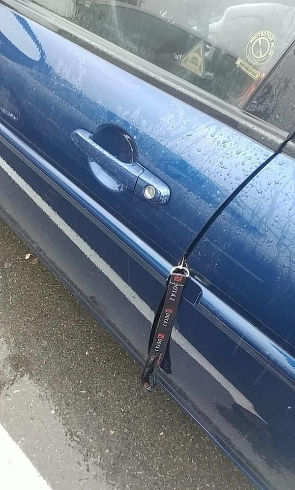 8. Siz siz olun anahtarların kesinlikle tamamen dışarıda olduğundan emin olmadan arabayı kilitlemeyin!
