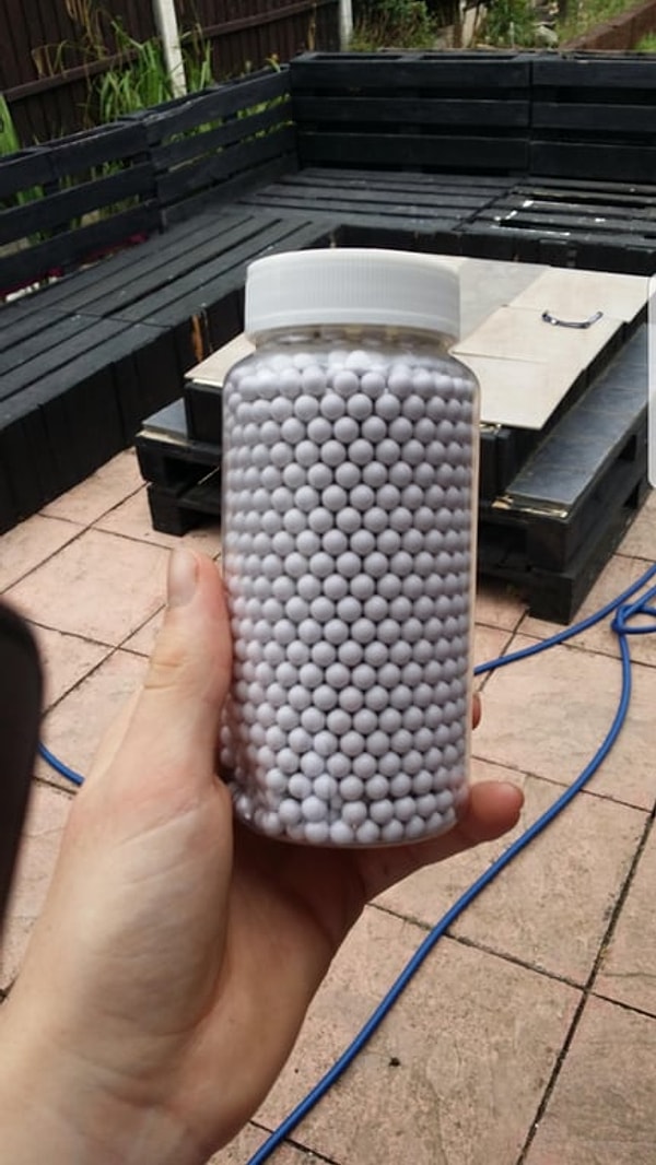 3. Сначала, глядя на эту банку, вам всё кажется идеальным, но затем ваш взгляд падает на донышко... 🙁