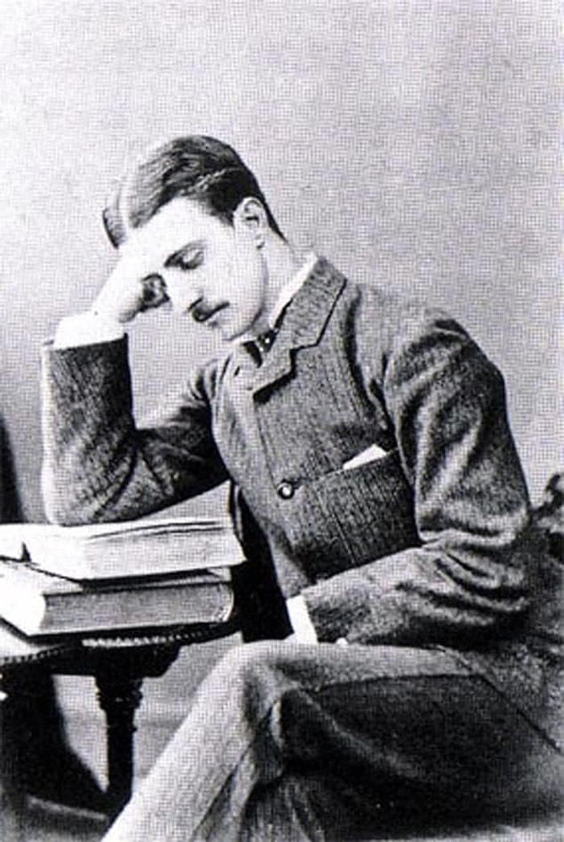 8. Şüphelilerden biri olan Montague John Druitt, işlenen cinayetlerin yakınlarında bir yerde tıp okuyor ve kuzeni ile birlikte yaşıyordu.