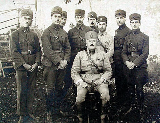 Bir ateşkes antlaşması olarak Mondros geçici birtakım şartları beraberinde getiriyordu. Osmanlı'yı esas barış antlaşmasında İtilaf tarafının isteklerini kabule razı edecek bir düzen amaçlanmıştı.