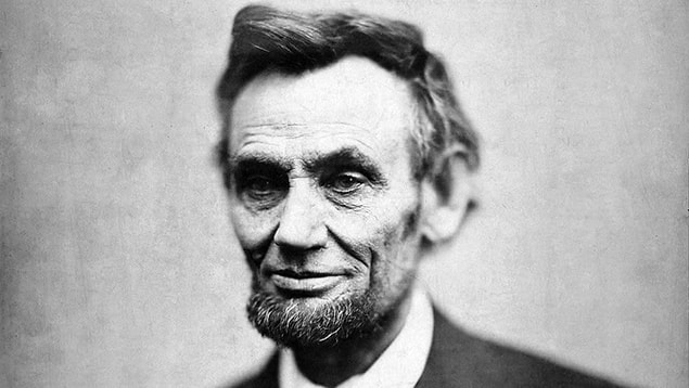 1. Abraham Lincoln, onu iki yüzlü olmakla suçlayanlara “Gerçekten iki yüzüm olsaydı size sürekli bunu mu gösterirdim?” demişti.