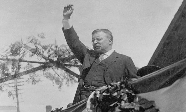 5. Кто изображён на этой чёрно-белой фотографии?