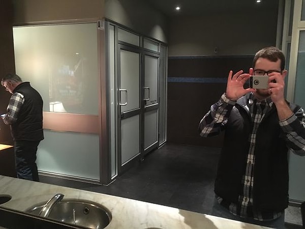 6. "Когда я уходил на работу, моя девушка сказала мне, что я похож на пенсионера. Я не верил ей до тех пор, пока не увидел ЭТО"