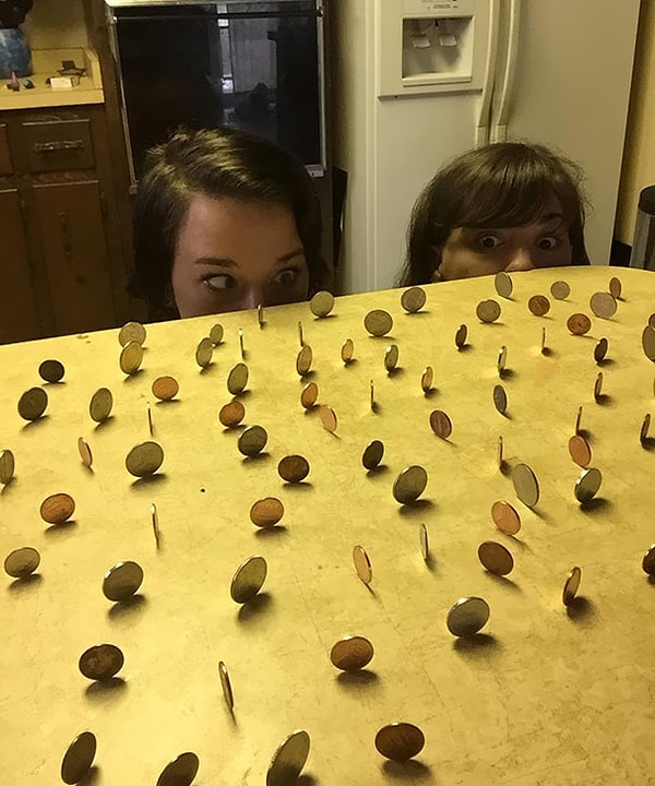 13. "Сказал своей девушке, что монета не может стоять на боку. Но она это опровергла"