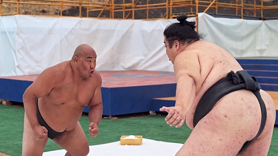 Ağır Çekim Görüntülerle Sumo Güreşi İzlemek İster misiniz?