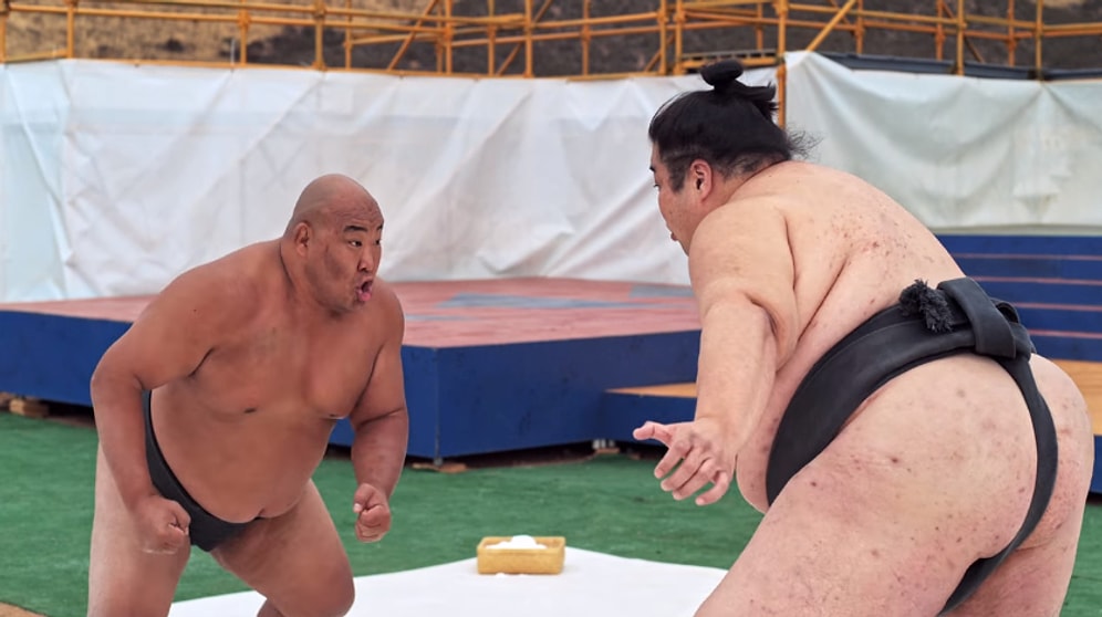 Ağır Çekim Görüntülerle Sumo Güreşi İzlemek İster misiniz?