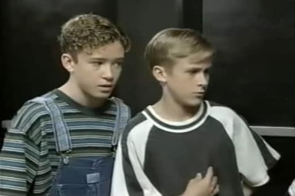 2. Мама Джастина Тимберлейка была опекуном Райана Гослинга целых полгода, так как матери Райана нужно было уехать в Канаду по работе