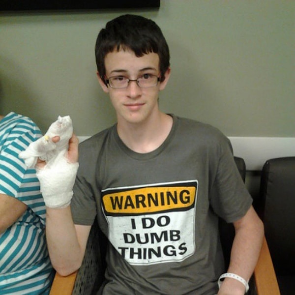 3. "Осторожно: Я делаю глупости"