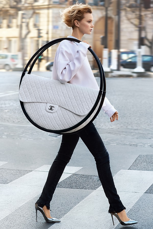 12. В такую сумку точно всё влезет