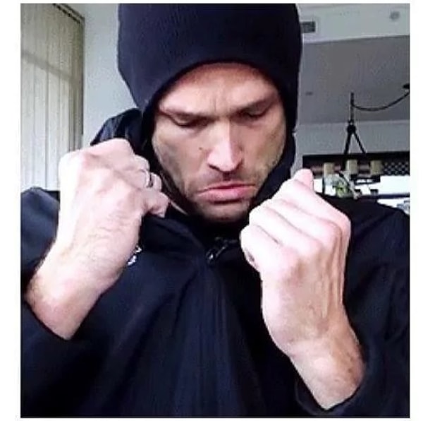 12. Что за черная дыра у вас в декольте?