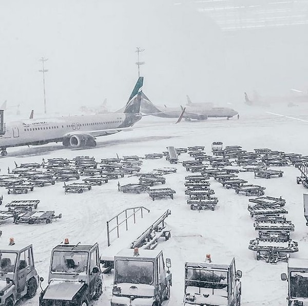 18. ...и улететь из Москвы было большой проблемой: