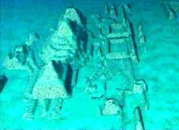 18. Küba kıyılarında, derin sularda araştırmacılar batık kente benzeyen bir oluşum bulundu. Bu batığın kayıp şehir Atlantis olduğu söylentileri var.