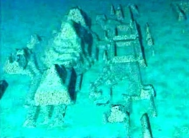 19. Küba kıyılarında, derin sularda araştırmacılar batık kente benzeyen bir oluşum bulundu. Bu batığın kayıp şehir Atlantis olduğu söylentileri var.
