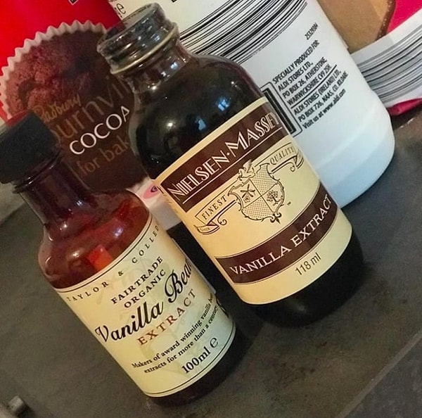 5. Также смоченными в экстракте ванили ватными шариками можно протереть морозилку, если в ней неприятно пахнет